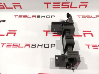 Кронштейн панели пола 2-го ряда сидений (6 мест) Tesla Model X 1 поколение 2017, 1060170-00-D