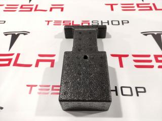 Панель заполнения пустот (2-й ряд) Tesla Model X 1 поколение 2017, 1089757-00-B