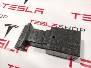 Панель заполнения пустот (2-й ряд) Tesla Model X 1 поколение 2017, 1089757-00-B