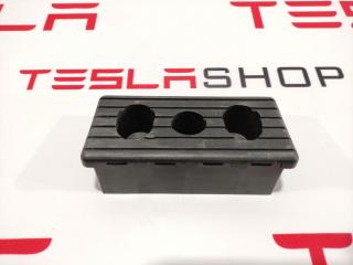 Опора под домкрат (подушка) Tesla Model X 1 поколение 2017, 1045887-00-B