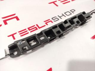 Кронштейн накладки, проема подъемной задней двери Tesla Model X 1 поколение 2017, 1059182-00-B, 1059183-00-A