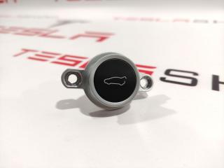 Кнопка закрытия крышки багажника Tesla Model X 1 поколение 2017, 1042629-00-C