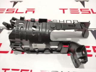 Кронштейн накладки, подъемной задней двери Tesla Model X 1 поколение 2017, 1055050-04-J