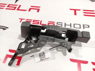 Кронштейн накладки, стойки C Tesla Model X 1 поколение 2017, 1056085-00-C, 1053724-00-C