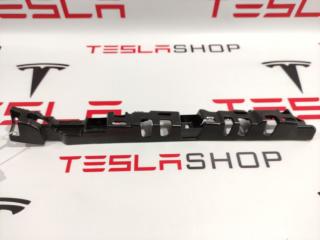 Кронштейн облицовки стойки B Tesla Model X 1 поколение 2017, 1056087-00-C, 1050784-00-C