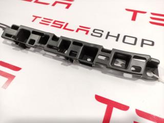Кронштейн крепления накладки дверного проема Tesla Model X 1 поколение 2017, 1059179-00-B, 1059180-00-A