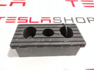 Опора под домкрат (подушка) Tesla Model X 1 поколение 2017, 1045887-00-B