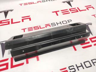 Кронштейн (крепление) коврового покрытия багажника Tesla Model S 1 поколение 2015, 1009173-00-E