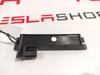 Антенна системы комфортного доступа Tesla Model X 1 поколение 2017, 1043130-00-B