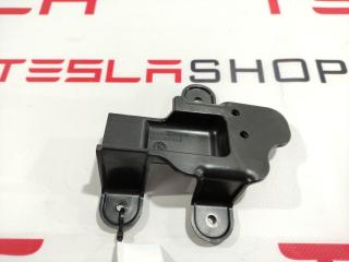 Кронштейн крепления ручки Tesla Model S 1 поколение (2012 - 2016), 1008413-00-C