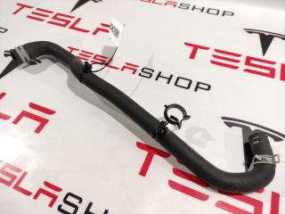 Шланг охлаждающей жидкости от насоса до расширительного бачка Tesla Model S 1 поколение 2015, 1037855-00-C
