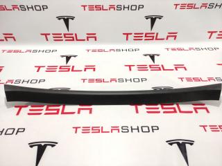 накладка двери (крышки) багажника Tesla Model S 1 поколение 2015, 1009255-00-F