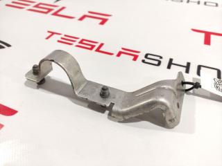 Кронштейн крепления 4-ходового клапана Tesla Model S 1 поколение 2015, 1031699-00-C