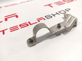 Кронштейн крепления 4-ходового клапана Tesla Model S 1 поколение (2012 - 2016), 1031699-00-C