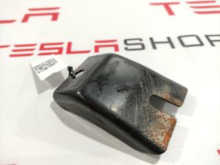 Кронштейн крепления переднего подрамника к лонжерону Tesla Model 3 1 поколение 2019, 1044521-00-N