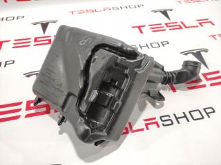 бачок омывателя Tesla Model 3 1 поколение 2019, 1090850-00-E