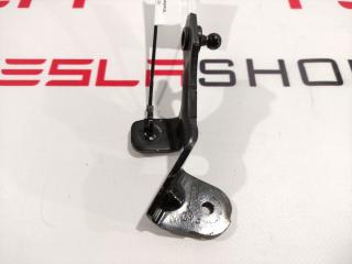 Кронштейн амортизатора капота (шаровый) Tesla Model 3 1 поколение 2019, 1089586-00-C