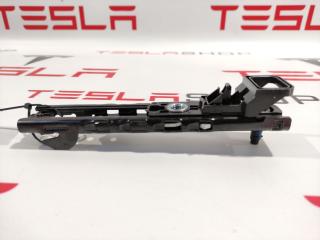 Кронштейн крепления ремня безопасности Tesla Model 3 1 поколение (2017 - 2025), 1068130-01-B