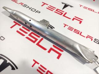 распорка стоек Tesla Model S 1 поколение 2015, 1020294-00-C
