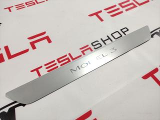 Накладка декоративная порога Tesla Model 3 1 поколение 2019, 1090844-00-C