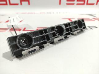 Кронштейн крепления накладки порога рокерной панели Tesla Model S 1 поколение 2015, 1003691-00-B