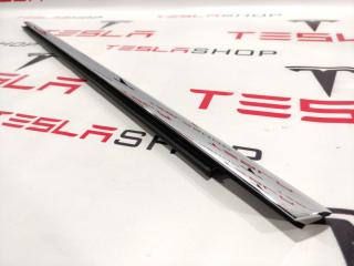 молдинг двери передней левой Tesla Model S 1 поколение 2015, 1095786-00-C