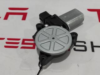Привод (моторчик) люка Tesla Model S 1 поколение 2015, 1006361-00-B