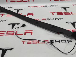 Датчик прижатия (накладка крышки багажника) Tesla Model X 1 поколение 2017, 1036579-00-C, 1056299-00-C
