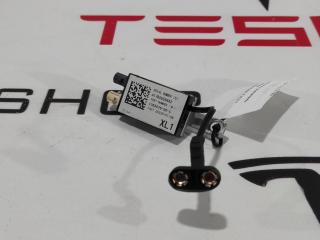Антенна усилитель AM/FM Tesla Model X 1 поколение 2017, 1063876-00-C