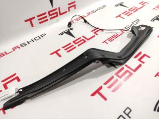 Накладка закрытия подъемной задней двери Tesla Model X 1 поколение 2017, 1037560-00-D