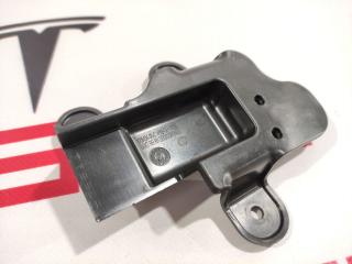 Кронштейн крепления ручки Tesla Model S 1 поколение (2012 - 2016), 1008404-00-C