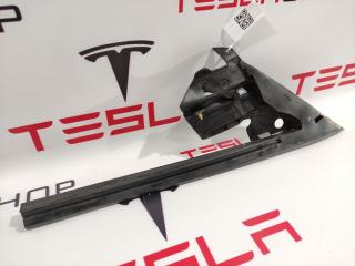 Уплотнитель форточки двери Tesla Model 3 1 поколение (2017 - 2025), 1090502-00-G