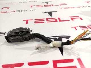 разъем (фишка) проводки Tesla Model 3 1 поколение 2019, 1067964-01-F