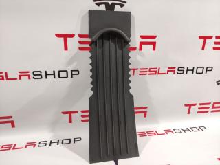 Коврик резиновый центральной консоли Tesla Model S 1 поколение (2012 - 2016), 1058083-00-B