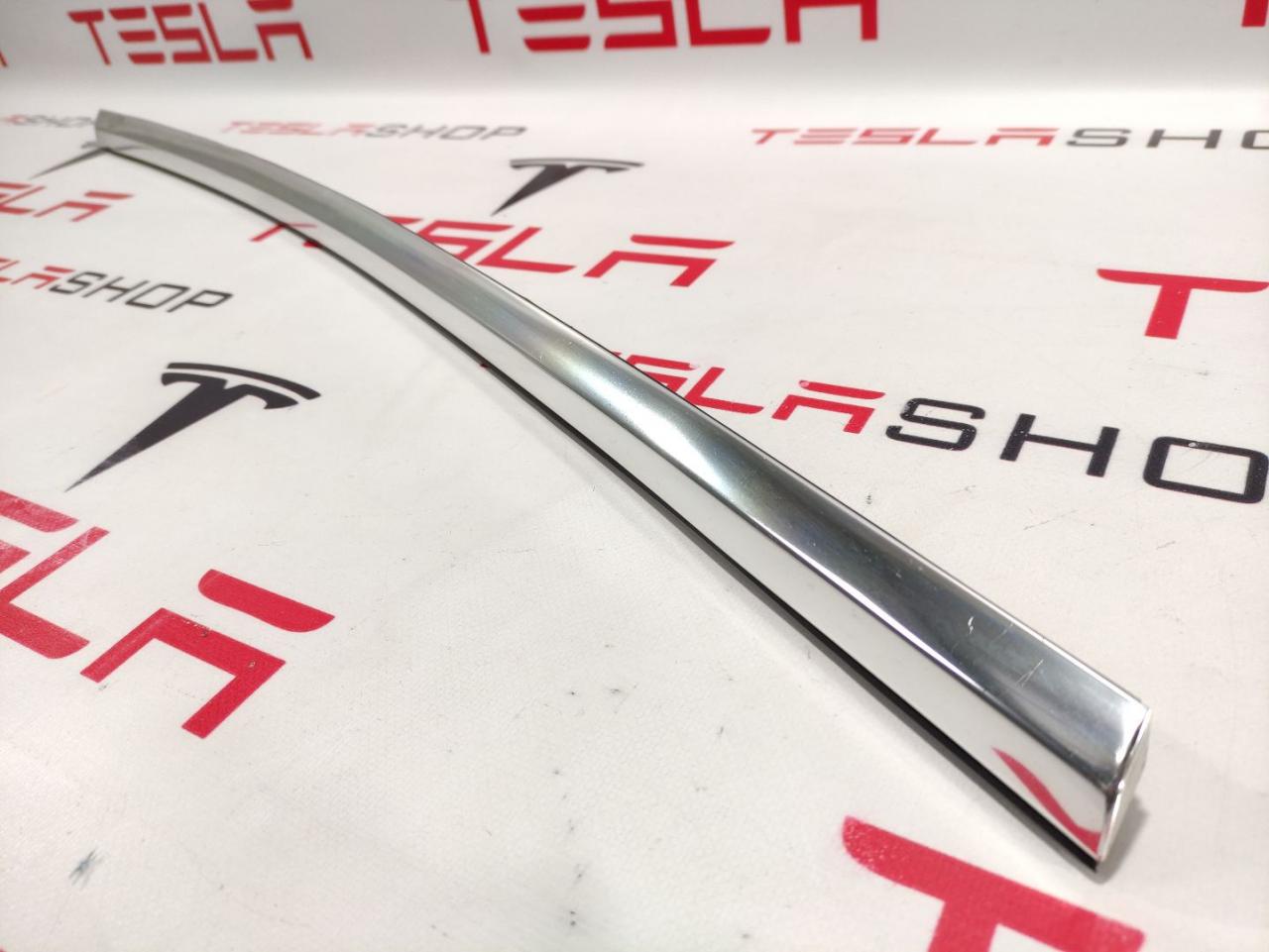 молдинг двери передней правой Tesla Model 3 1 поколение (2017 - 2025), 1080684-00-A - фото №1