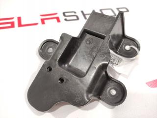 Кронштейн крепления ручки Tesla Model S 1 поколение 2015, 1008404-00-C