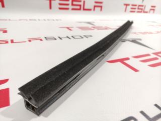 Уплотнитель стекла внутренний двери Tesla Model S 1 поколение 2015, 1038408-00-A