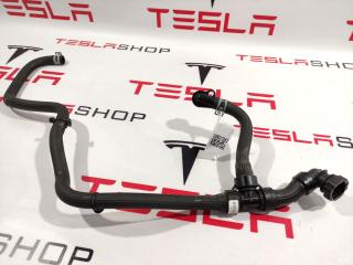 Шланг охлаждения задний мотор - вход Tesla Model S 1 поколение [рестайлинг] 2018, 1058668-00-D