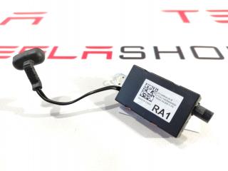 Антенна усилитель AM/FM Tesla Model S 1 поколение [рестайлинг] 2018, 1448945-00-B