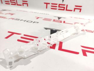 крепление проводки Tesla Model S 1 поколение [рестайлинг] 2018, 3004423-00-A, 1038856-00-B
