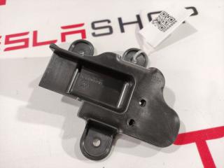 Кронштейн крепления ручки Tesla Model S 1 поколение [рестайлинг] 2018, 1008404-00-C