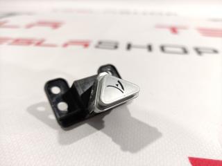 Кнопка открытия бардачка Tesla Model S 1 поколение 2015, 6008906-00-C
