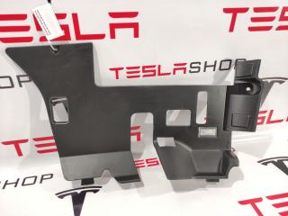 Накладка пластиковая под рулевой колонкой Tesla Model S 1 поколение [рестайлинг] 2018, 6007446-00-D