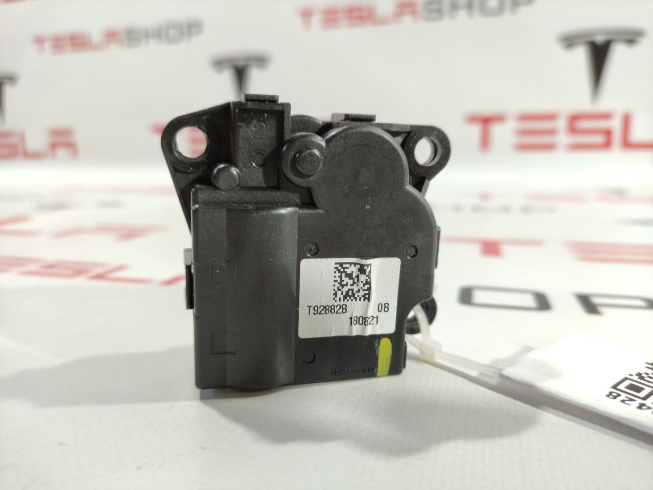 Сервопривод печки салона (печки) Tesla Model 3 1 поколение 2019, 1107674-00-A, 1099999-00-H, T92882 - фото №1