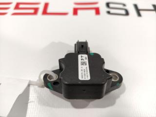 Датчик удара (давления воздуха) Tesla Model S 1 поколение 2015, 1005275-00-A