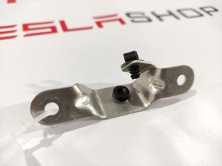 Кронштейн крепления обшивки двери Tesla Model S 1 поколение 2015, 1003540-00-A