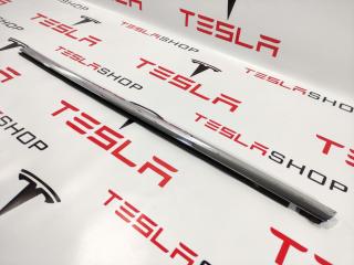 молдинг двери передней левой Tesla Model S 1 поколение 2015, 1095786-00-C