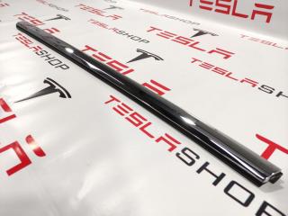 молдинг двери передней левой Tesla Model S 1 поколение [рестайлинг] 2016, 1095786-00-C