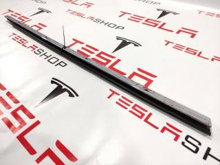 молдинг двери передней правой Tesla Model S 1 поколение [рестайлинг] 2016, 1095920-00-C