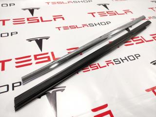молдинг двери передней левой Tesla Model S 1 поколение [рестайлинг] 2016, 1095786-00-C